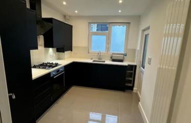 The Upper Tooting Beauty - 2bed Ground Floor Flat - Photo 5