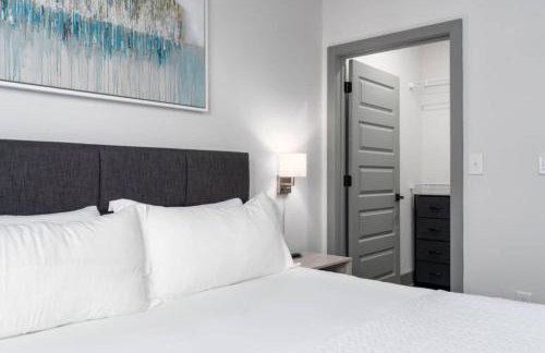 Birmingham Luxury Apt, near everything - Photo 13