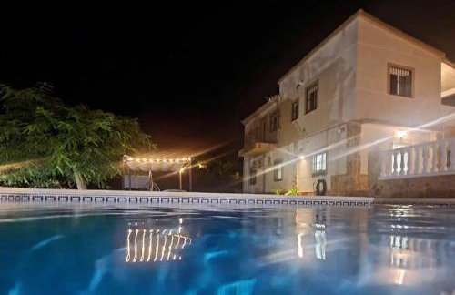 Chalet con piscina, barbacoa y jacuzzi en Valencia - Photo 11