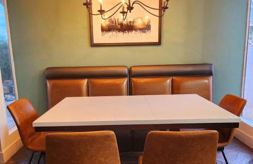 Pool & Hot Tub! Centrally Located, Less Than 3 Miles to The Strip! - Foto 49