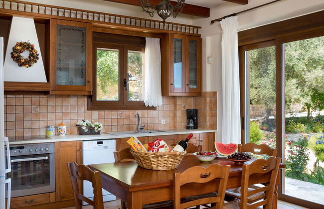 Villa in Tavronitis With Pool & Stunning Views - Photo 9