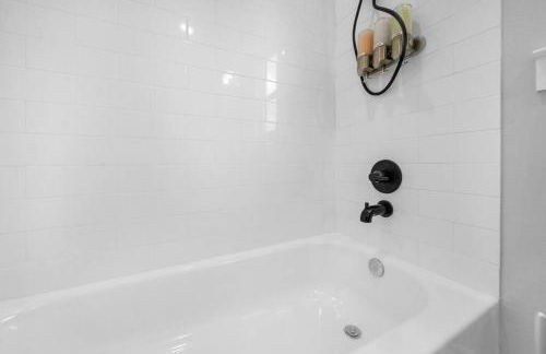 Gray Lux Hse 3BR 3 and half Ba MedCenter DownTWN HotTub - Photo 58