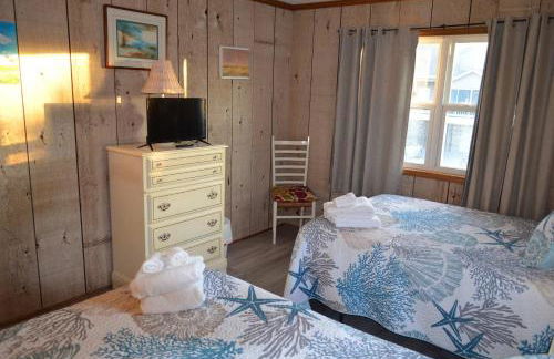 Spacious Beach House Steps to Sand - Foto 33