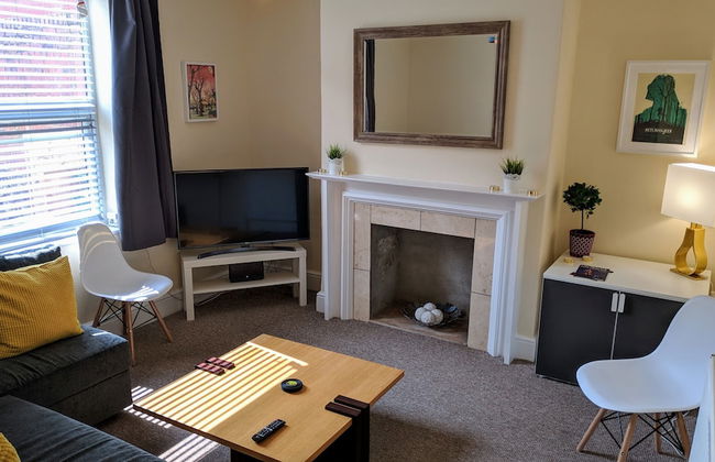 Pavilion House - Photo 1