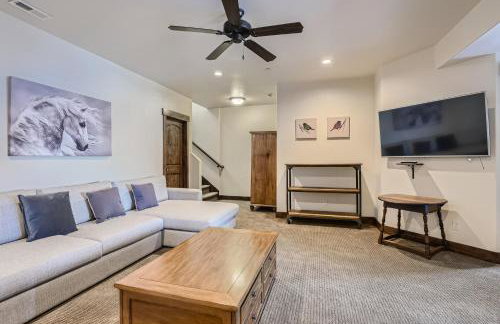 Private Hot Tub, Close to Resorts - Private Hot Tub - Close to PC, Mountain Mansion Family Getaway - Photo 25