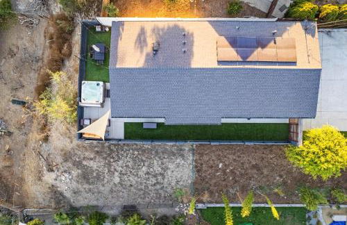 Dog-Friendly House with Hot Tub, AC, Game Room - Photo 55