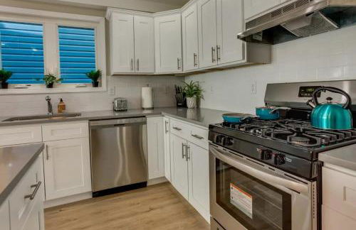 Spacious 6 Bedroom Home with NYC Access & Parking! - Foto 12