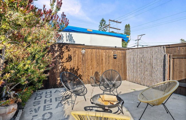 Live Like a Local - Studio With Huge Backyard - Photo 46