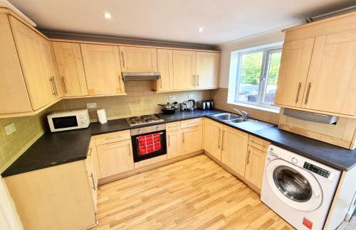 3 Bedroom House Perfect for Family Work Stays Easy Access to Manchester Oldham - Foto 32