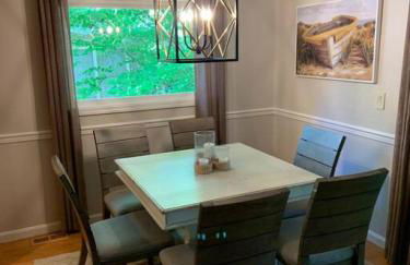 Beautiful Waterfront with Dock Firepit Hot tub - Foto 18