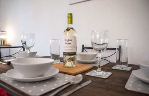 Welcome - BUSINESS or PLEASURE! Southampton 'City Vibes' # Stylish Apartment with Outdoor Courtyard! 1-4 Guests BOOK YOUR CITY BREAK or PRE-CRUISE STAY! CLOSE TO MAYFLOWER THEATRE, UNIVERSITIES, CRUISE TERMINALS, HOSPITALS & SHOPS! - Photo 30