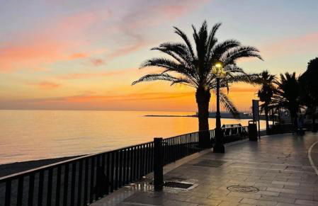 Marbella Beach Front Edificio Mayoral Centro Ciudad y Primera Línea Playa Muy Amplio y Espacioso - Foto 4