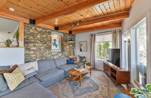 Huvila Haven Lake Front Home with Dock and Hot Tub - Foto 5