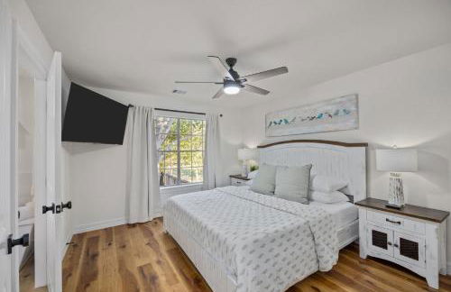 Seabrook 3BR Sleeps 10 w Backyard, Fire Pit Near Kemah - Foto 11