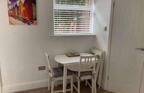 Highcliffe Apartment with Parking - Foto 9