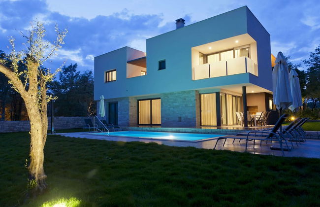 Villa in Novigrad With Pool & Rooftop Terrace - Foto 18