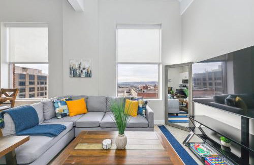 King Bed, Downtown Steps from Bengals & Reds, Minutes to OTR, TQL, HardRock - Foto 1