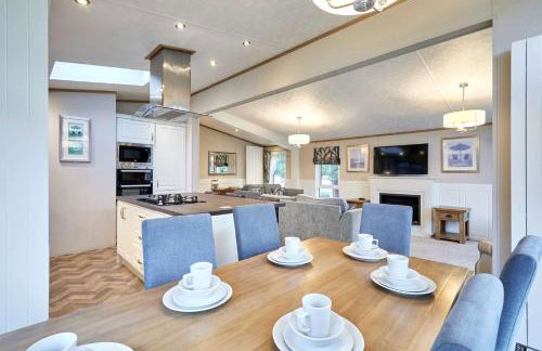 Bramble Lodge with Hot Tub - Foto 9