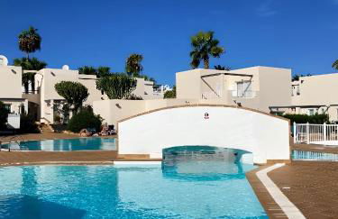 Red Hibiscus Corralejo iRent Fuerteventura - Photo 2