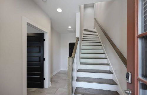 Two Townhomes - Hot Tubs and Rooftop Balconies - Foto 68