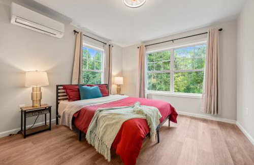 Huge 10BR Family Stay, Sleeps 20 in Bloomfield, CT - Photo 9