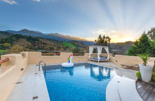 Verekinthos Villas - Pool, Hot Tub, BBQ, Kids Playground, Stunning Mountain Views - Photo 2