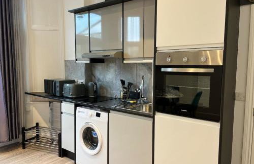 Charming Apartment in West Ealing, 12 Mins to Central London by Train, Free Parking, 8-Min Walk to Station - Foto 23