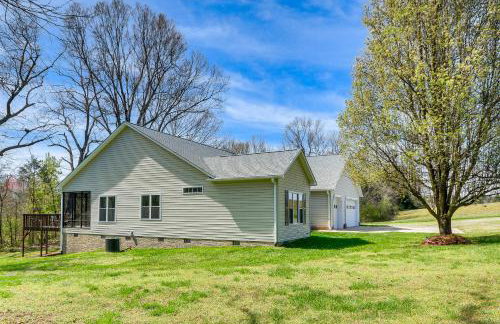Bright and Elegant Home in High Point with Deck! - Foto 32