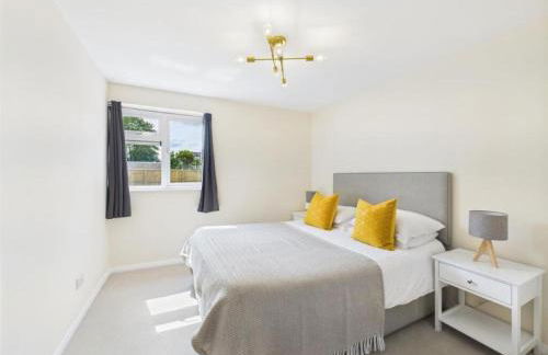 MODERN 2 BED BUNGALOW SLEEPS 4 Pet friendly - Photo 8