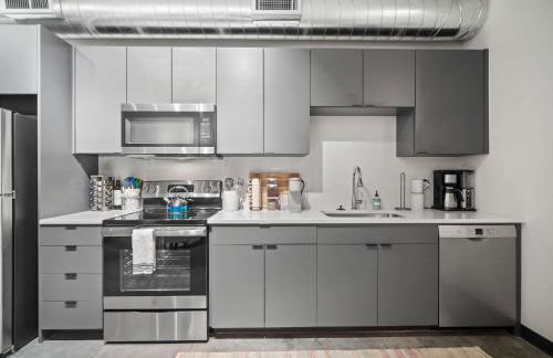 Stylish South Hill Retreat Queen Bed and Sofa Sleeper Full Kitchen Free Parking - Foto 28