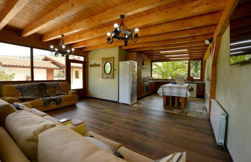 Piscina climatizada y cubierta 365 dias en Casa Rural con Encanto El Puentuco una de las casas mas valoradas de Cantabria - Foto 87