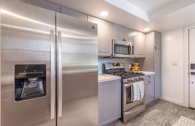 Cozy Cabin Private Hot-Tub Walk to Lake by Sierra Getaways - Foto 6