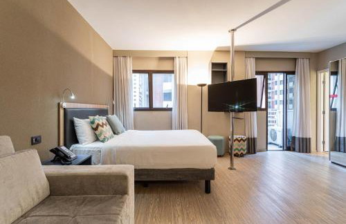 Charlie Alphaville - Foto 18