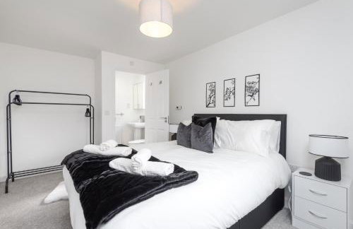 Spacious 3 Bedroom House In Canterbury with Garden and Driveway - Sleeps 7 - Photo 2