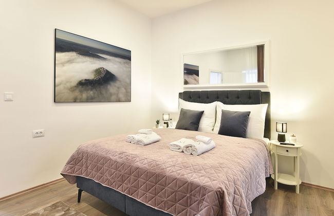 D&A Central Luxury Apartments - Photo 35