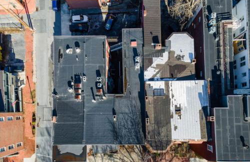 Flats on Front - Riverfront Gem Fast Wi-Fi 1F - Foto 14