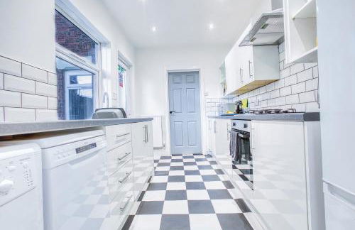 Modern 3-Bed Home Sleeps 6 with Parking & Fast WiFi Perfect for Contractors & Long Stays - Foto 13