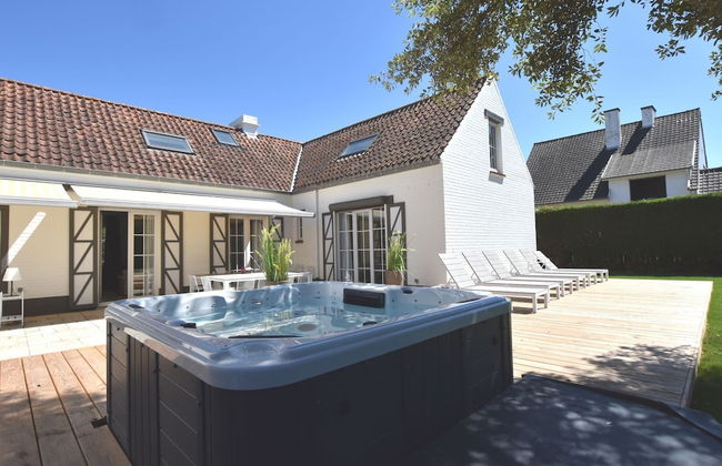Luxury Villa in Sint-Idesbald with Hot Tub - Photo 1