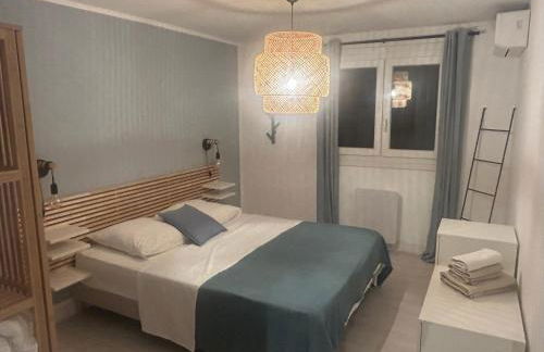 T2 tout confort et moderne, climatisé avec balcon et parking, à 10 min du port et de la plage - Foto 9