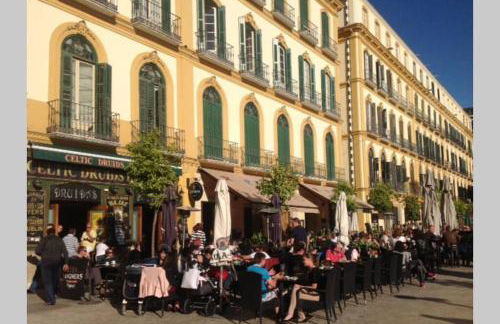 CITY CENTER BIG APARTMENT-FAMILY & FRIENDS-5 Beds - Photo 24