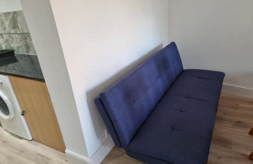 Entire 3 bedroom home with Parking in Welling, London, UK - Photo 11