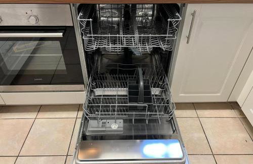 Möblierte Wohnung mit ruhiger Terrasse in bester Lage für Feriengäste und beruflich Reisende AW12A-I - Foto 9