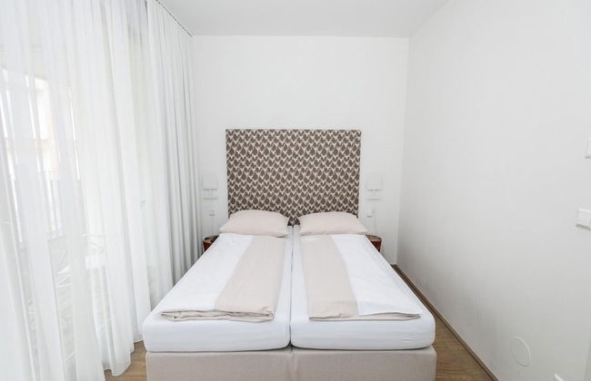 Lush Apartment With Private Sauna - Photo 3