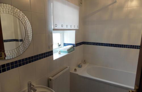 Waterloo Cottage - Photo 2