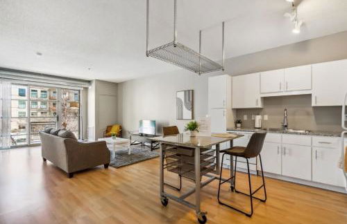 CozySuites Mill District with pool, gym #11 - Foto 7