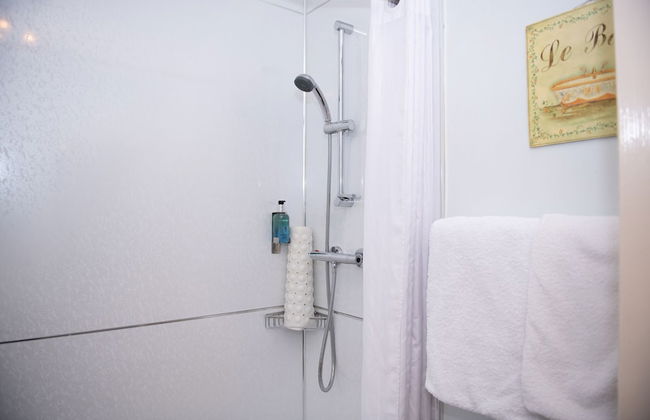 Milton House Studio Apartment Suites - Photo 38