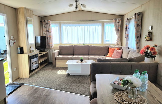 St Osyth- Sleeps8-freeparking-wifi-holidaypark - Foto 1
