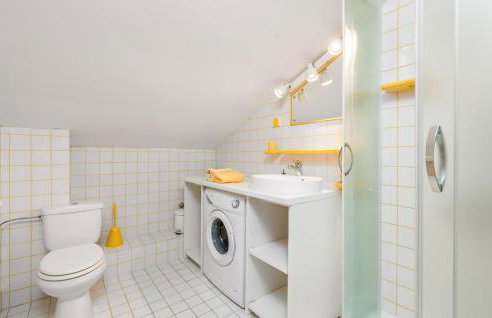 4 Bedroom Gorgeous Home In Jurdani - Photo 51