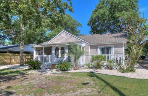 Beach Lovin/sleeps 10/2 blocks to beach/pets ok - Foto 2