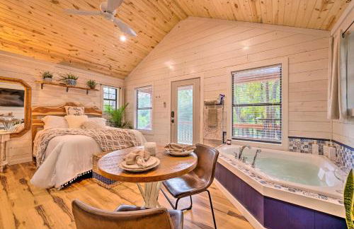 Romantic Broken Bow Cabin with Jacuzzi and Fire Pit! - Foto 8